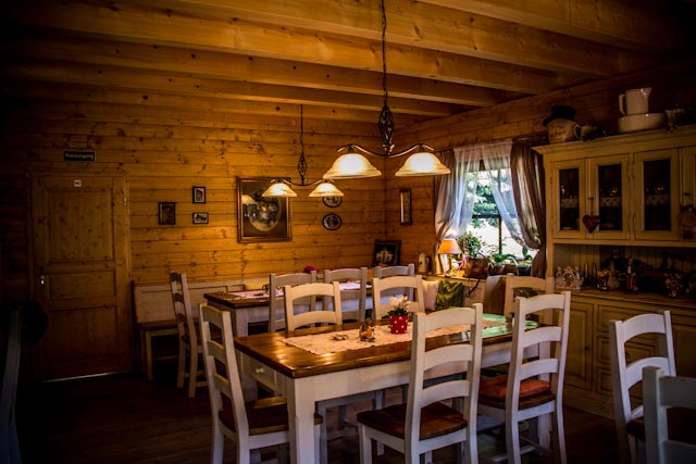 Gastraum, Blickrichtung Nord-Osten Gastraum, Blickrichtung Nord-Osten